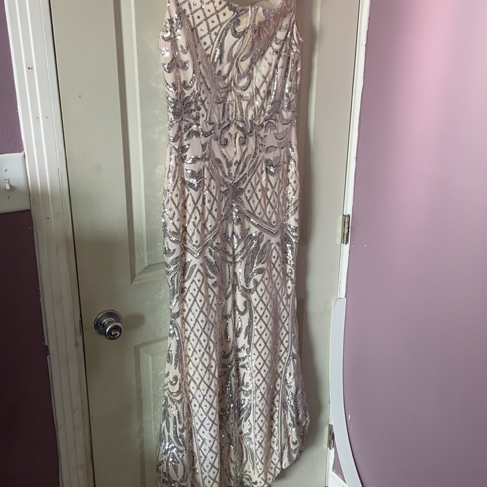 FORMAL DRESS/GOWN - Picture 5 of 9